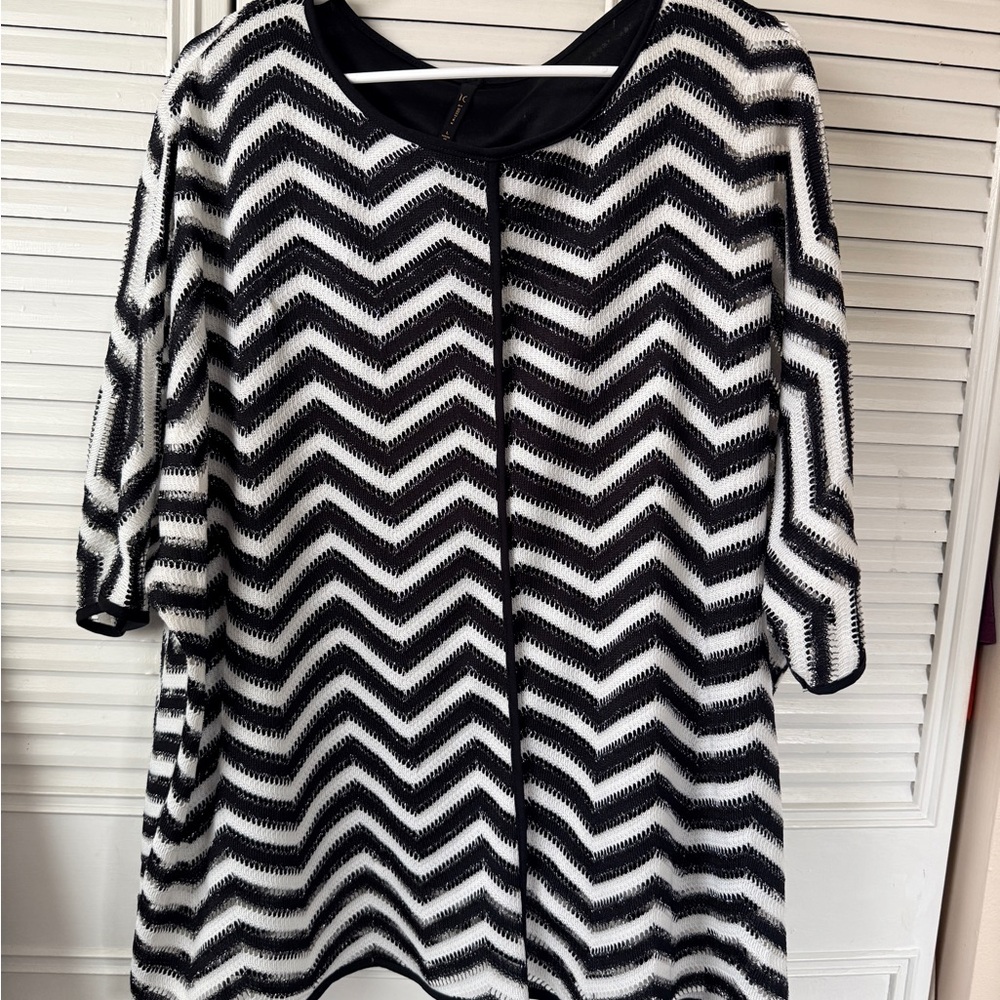 Black & White Chevron Knit Top